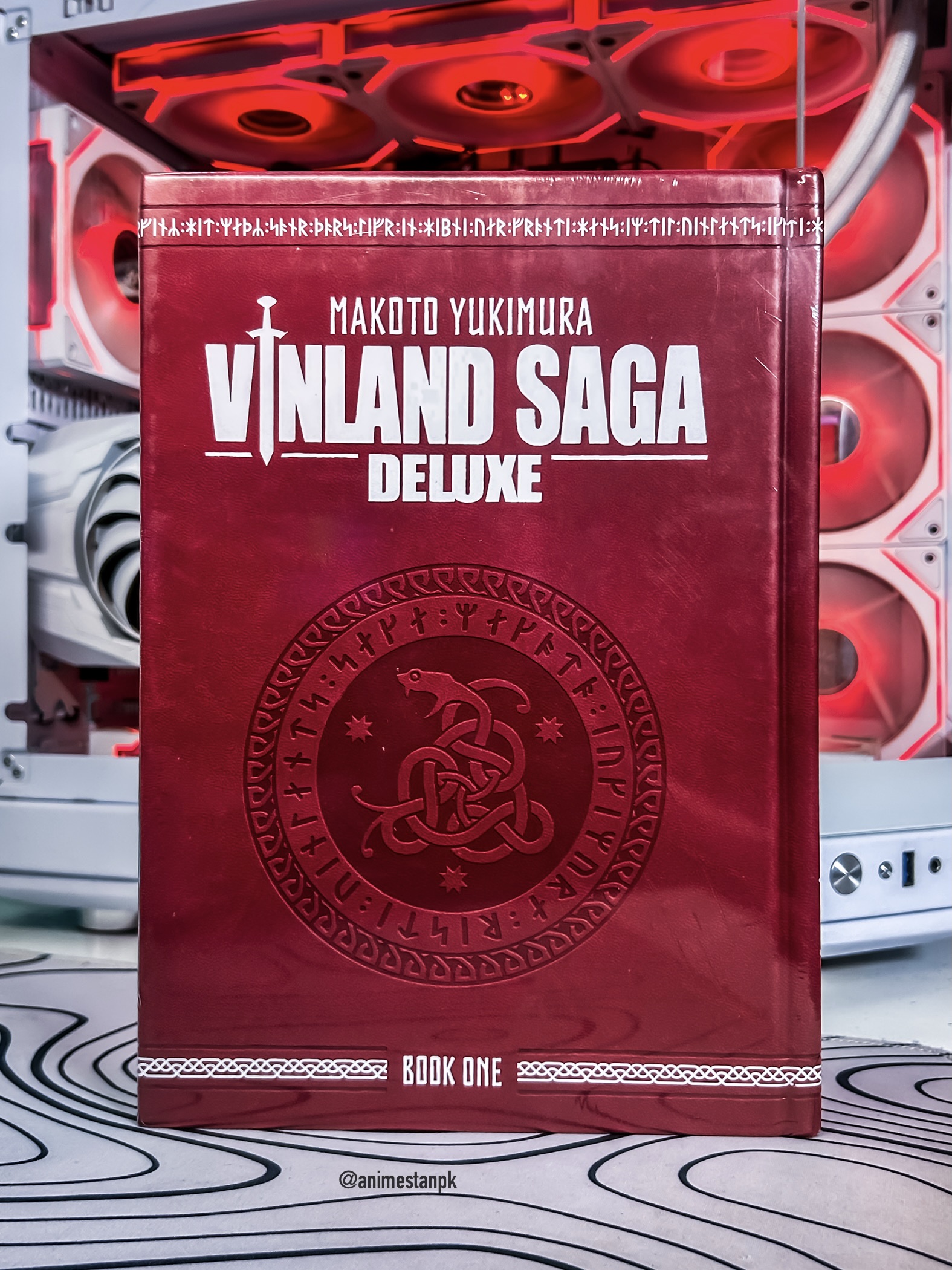 Vinland Saga Deluxe Edition (Volume 1)